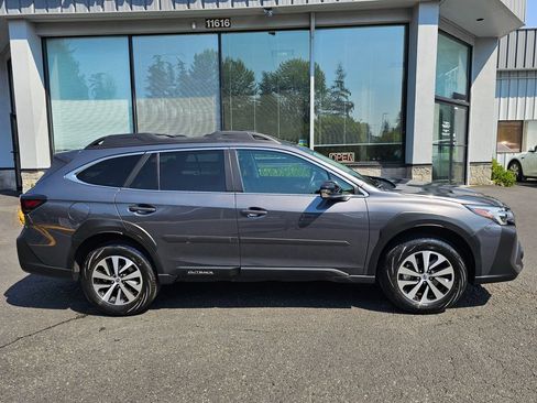 Used 2023 Subaru Outback Premium AWD/4WD image 8