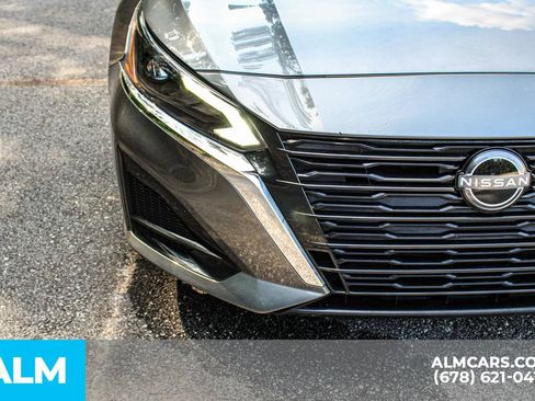 Used 2025 Nissan Altima 2.5 SV FWD image 12
