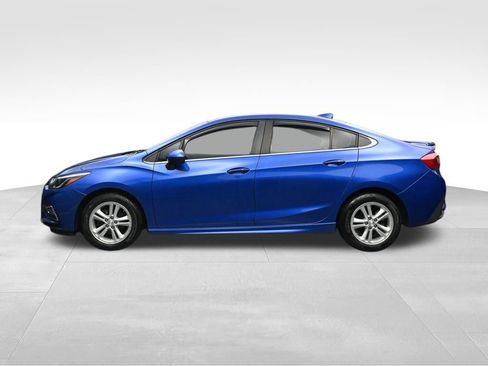 Used 2016 Chevrolet Cruze LT w/ Convenience Package FWD image 2