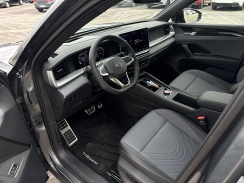 New 2026 Volkswagen Tiguan SE R-Line image 10