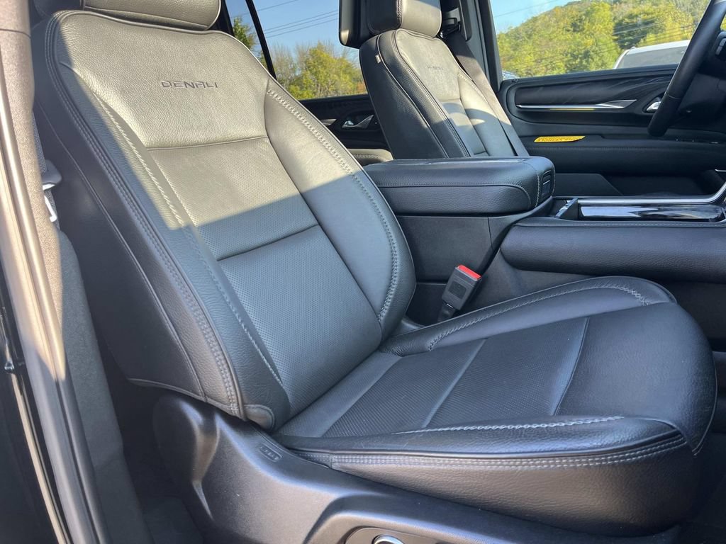 Used 2023 GMC Yukon XL Denali w/ Advanced Technology Package AWD/4WD image 31
