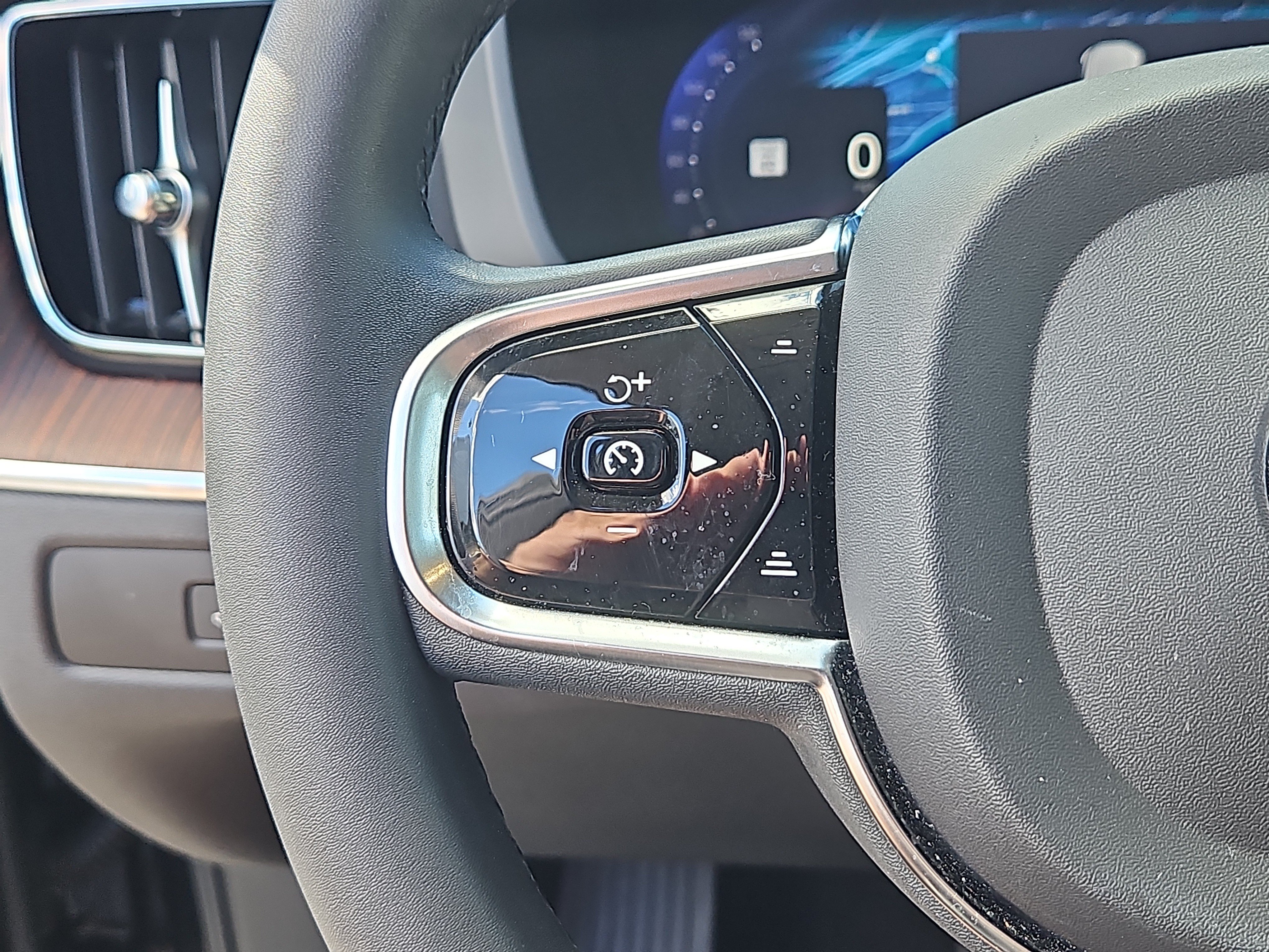 Used 2023 Volvo XC60 B5 Plus w/ Climate Package AWD/4WD image 20
