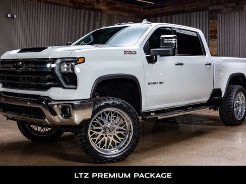 Used 2025 Chevrolet Silverado 2500 LTZ w/ LTZ Premium Package AWD/4WD image 5