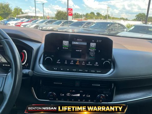 Used 2023 Nissan Rogue Platinum w/ Platinum Premium Package FWD image 17