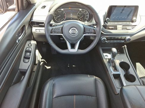 Used 2019 Nissan Altima 2.5 SR FWD image 12