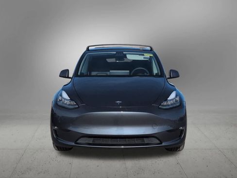 Used 2022 Tesla Model Y Long Range image 9