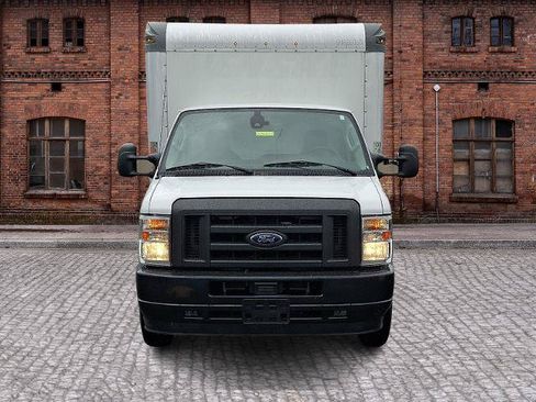 Certified 2022 Ford E-350 and Econoline 350 Super Duty RWD image 2