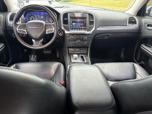 Used 2021 Chrysler 300 Touring L RWD image 14
