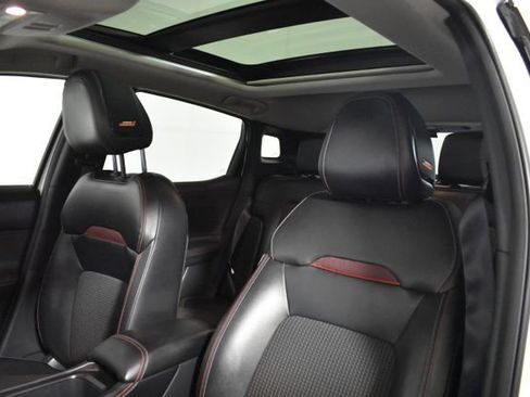 Certified 2025 Nissan Kicks SR w/ SR Premium Package image 10