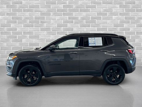 Used 2018 Jeep Compass Latitude image 2