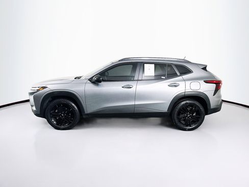 Used 2025 Chevrolet Trax ACTIV w/ Sunroof Package image 4