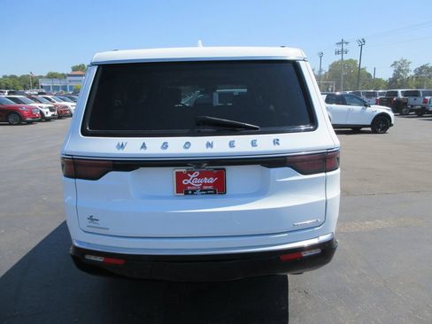 Used 2023 Jeep Wagoneer L Series II w/ Premium Group I AWD/4WD image 7