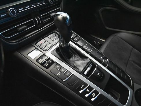 Used 2021 Porsche Macan S AWD/4WD image 31