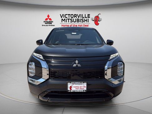 New 2026 Mitsubishi Outlander LE FWD image 2
