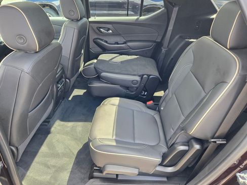 Used 2023 Chevrolet Traverse Premier FWD image 19