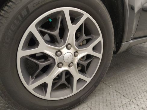 Used 2018 Jeep Grand Cherokee Limited image 31