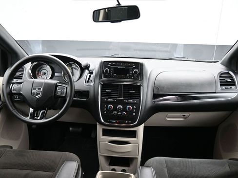 Used 2016 Dodge Grand Caravan SE image 43