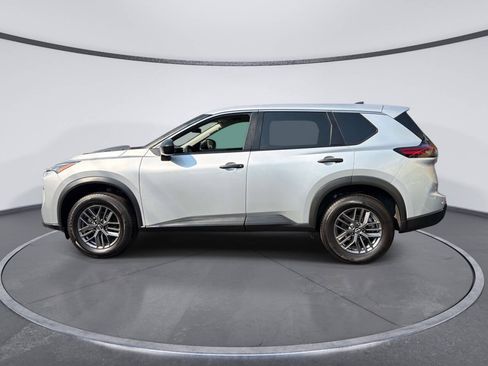 Used 2024 Nissan Rogue S AWD/4WD image 2