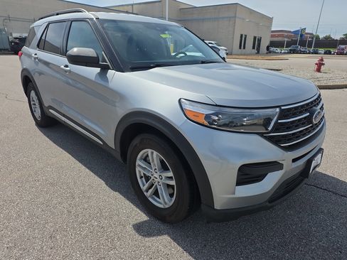 Used 2023 Ford Explorer XLT w/ Class IV Trailer Tow Package AWD/4WD image 2