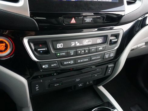 Used 2016 Honda Pilot Touring image 17