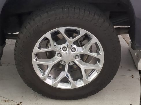 Used 2022 Chevrolet Silverado 1500 High Country w/ Technology Package image 12