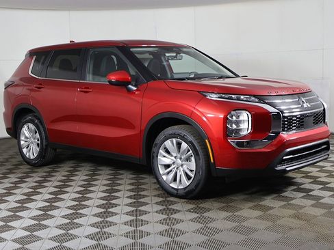 New 2026 Mitsubishi Outlander ES image 2