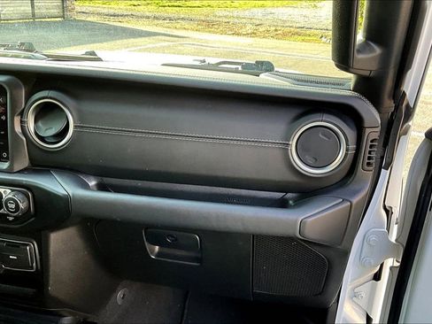 Used 2021 Jeep Wrangler Unlimited Sahara image 12