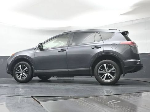 Used 2018 Toyota RAV4 XLE AWD/4WD image 31