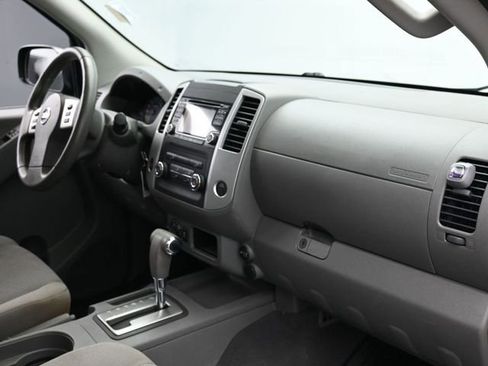 Used 2018 Nissan Frontier SV image 27