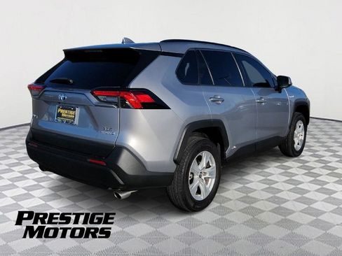 Used 2021 Toyota RAV4 XLE w/ Convenience Package AWD/4WD image 7