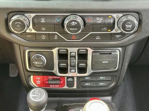 Used 2025 Jeep Wrangler Unlimited Sport AWD/4WD image 26