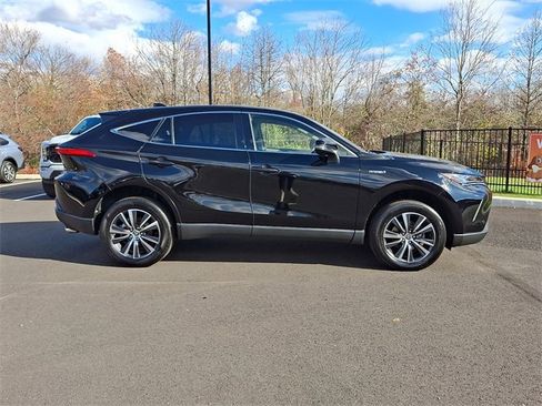 Used 2021 Toyota Venza LE image 8