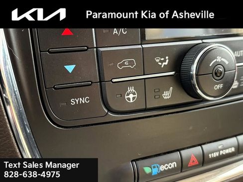 Used 2013 Chrysler Town & Country Limited w/ Luxury Group image 14