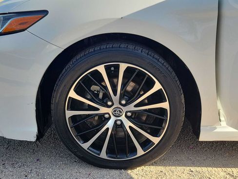 Used 2018 Toyota Camry SE w/ Convenience Package FWD image 12