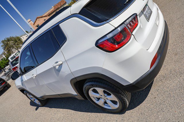 Used 2018 Jeep Compass Latitude w/ Popular Equipment Group FWD image 8