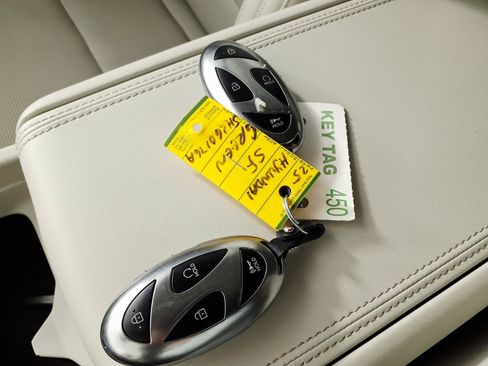 Certified 2025 Hyundai Santa Fe Calligraphy FWD image 24