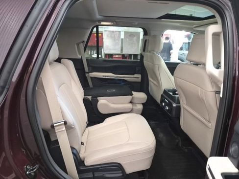 Used 2024 Ford Expedition Platinum AWD/4WD image 24