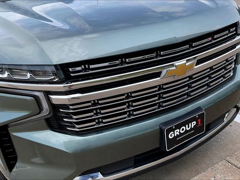 Used 2023 Chevrolet Suburban Premier RWD image 28