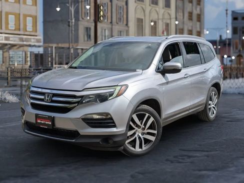 Used 2016 Honda Pilot Touring image 3