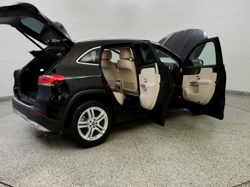 Used 2023 Mercedes-Benz GLA 250 4MATIC w/ Premium Package image 12