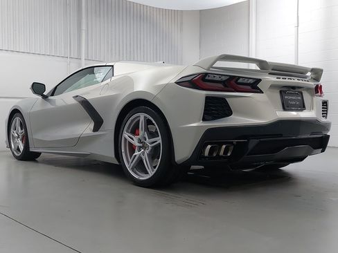 Used 2023 Chevrolet Corvette Stingray Preferred Conv w/ Z51 Performance Package RWD image 3