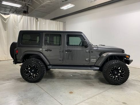 Used 2019 Jeep Wrangler Unlimited Sahara w/ Cold Weather Group AWD/4WD image 27