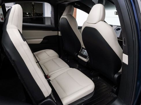 Used 2022 Tesla Model X image 44