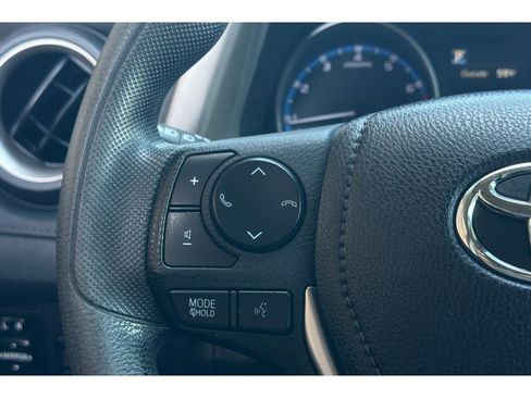 Used 2018 Toyota RAV4 LE w/ All Weather Liner Package FWD image 25