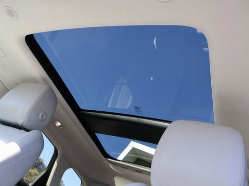 Used 2021 Land Rover Range Rover Evoque S image 24