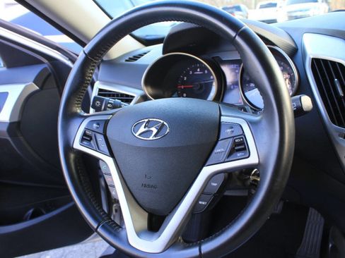 Used 2017 Hyundai Veloster image 21
