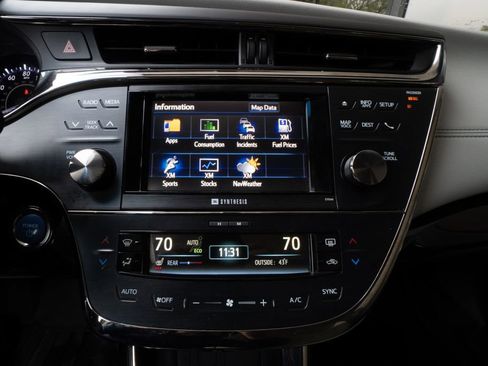 Used 2014 Toyota Avalon Limited w/ Technology Package FWD image 11
