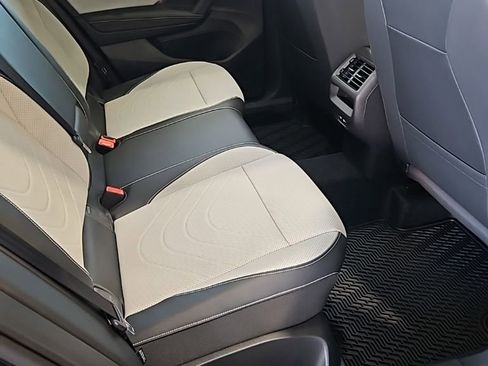 New 2026 Volkswagen Tiguan SE AWD/4WD image 17