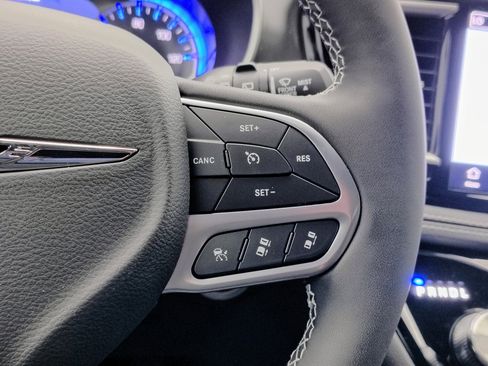 New 2026 Chrysler Pacifica Select FWD image 35