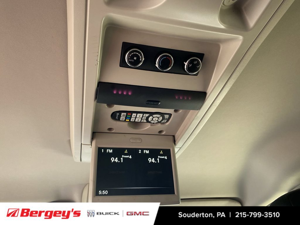 Used 2016 Chrysler Town & Country Touring FWD image 10
